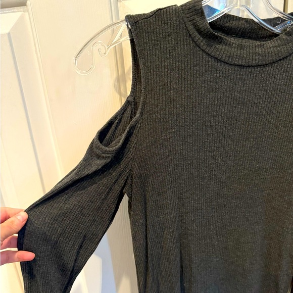 Banana Republic Cut Out Shoulder Ribbed Long Sleeve Top - Picture 1 of 5